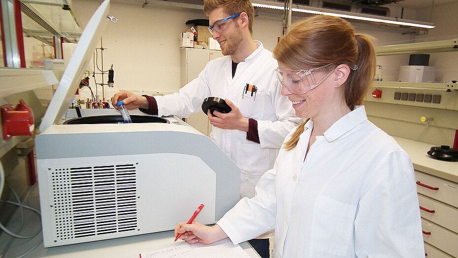 Studierende der Industriepharmazie am Campus Pirmasens Studierende der Industriepharmazie am Campus Pirmasens