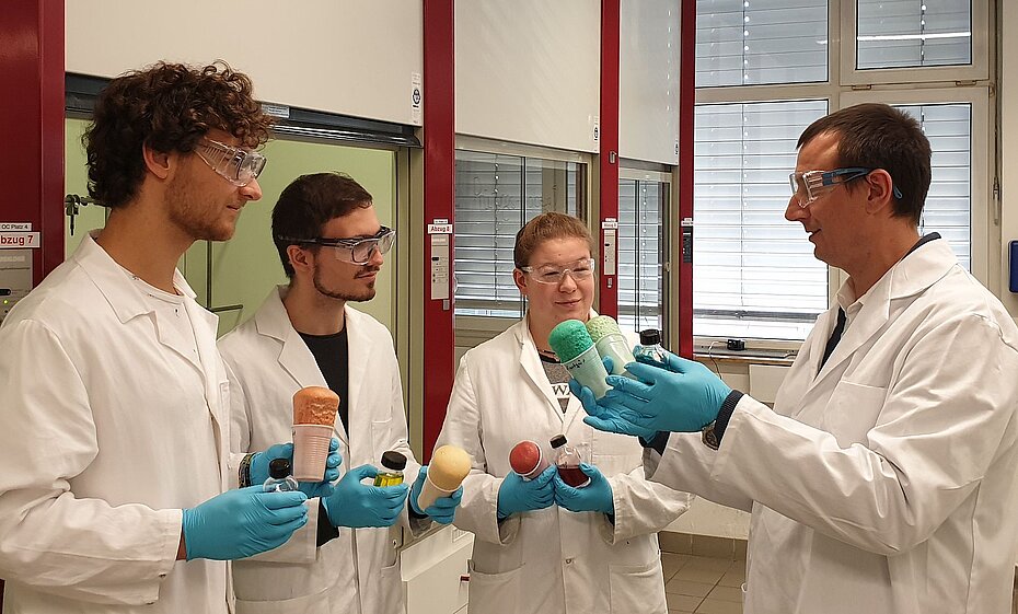 Patrick Woll, Frank Köhn, Fabienne Barz, Sergiy Grishchuk erkunden das Anwendungsspektrum von Polymeren
