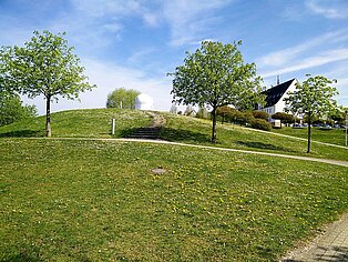 Sternwarte und Gebäude H am Campus Zweibrücken ((c) HSKL)