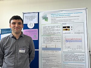 Lukas Lehnert shows his poster at UAS-Research Day Rhineland-Palatinate 2024