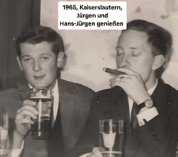 Genießen während des Maschinenbaustudiums Hans-Jürgen Ohl mit Studienfreund bei Bier und Zigarre