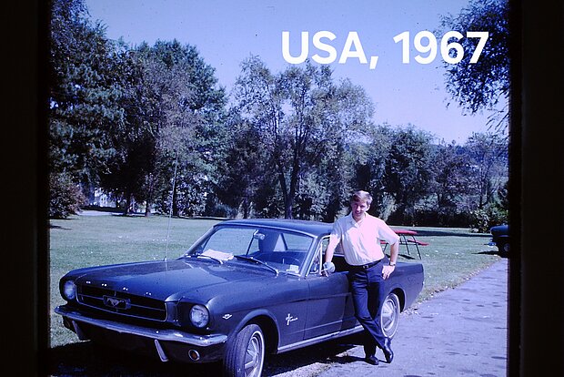 Hans-Jürgen Ohl mit seinem neu erworbenen Ford Mustang in den USA