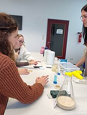 Workshop Mikrobielle Zellfabriken - Die Superkraft der Mikroorganismen, Melanie Roth, RPTU