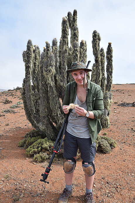 Dr. Patrick Jung bei seinen Forschungen in der Atacama Wüste Dr. Patrick Jung bei seinen Forschungen in der Atacama Wüste